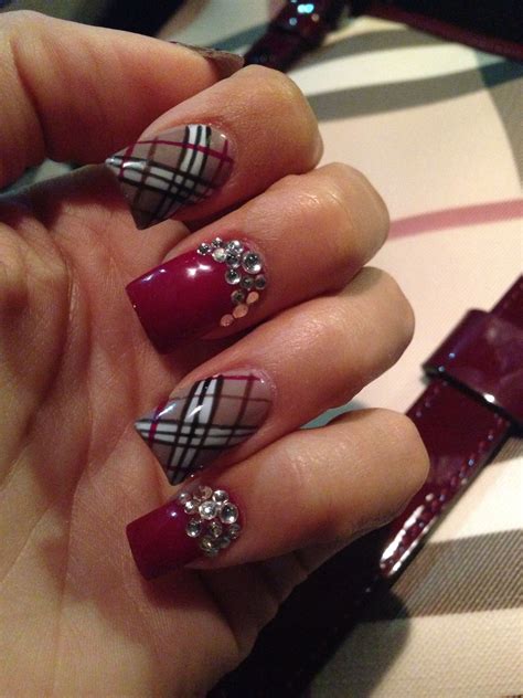 nailart stamoing burberry|Trendy Burberry Nails: 3 Design Ideas .